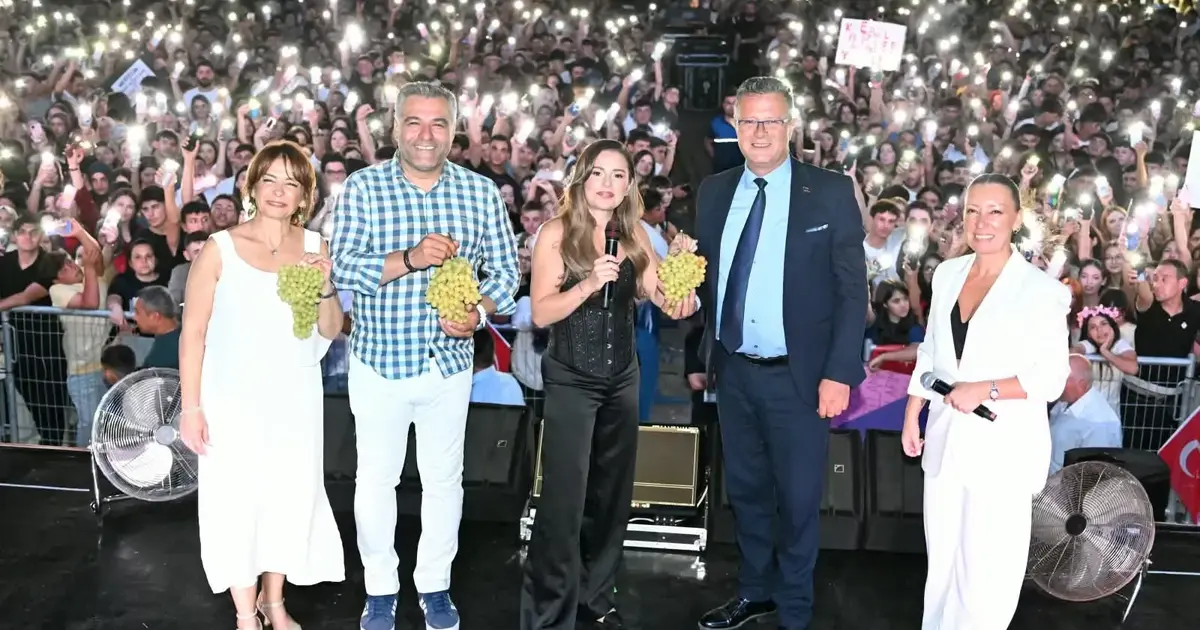 Manisa'da Alaşehir’in kurtuluşunda Merve Özbey coşkusu -