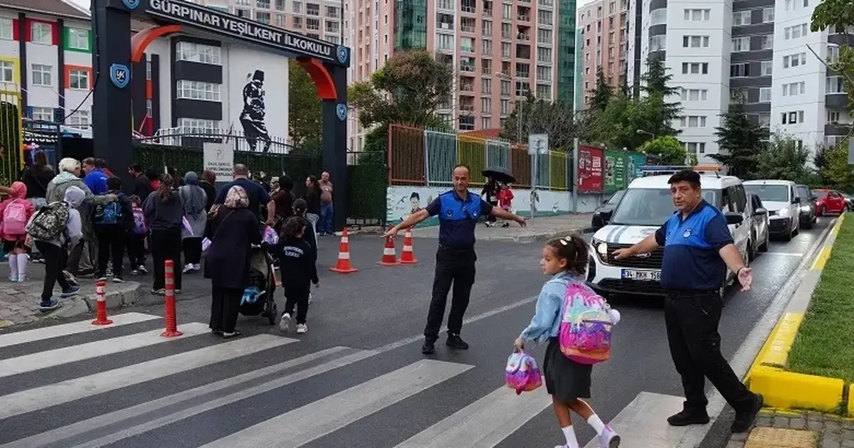 İstanbul Beylikdüzü’nde okul çevrelerinde güvenlik artırıldı -