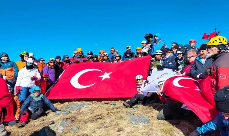 SARDOS üyeleri Çanakkale Şehitleri için Kazdağları’na tırmandı