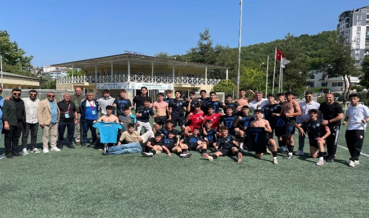 Bursa’da Gemlik Belediyespor U-17 Elit Lig şampiyonu!