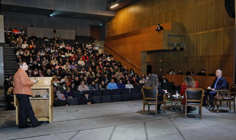 BERGAMA BELEDİYESİ'NDEN 25 KASIM'DA "KADINA ŞİDDETE HAYIR" SÖYLEŞİSİ