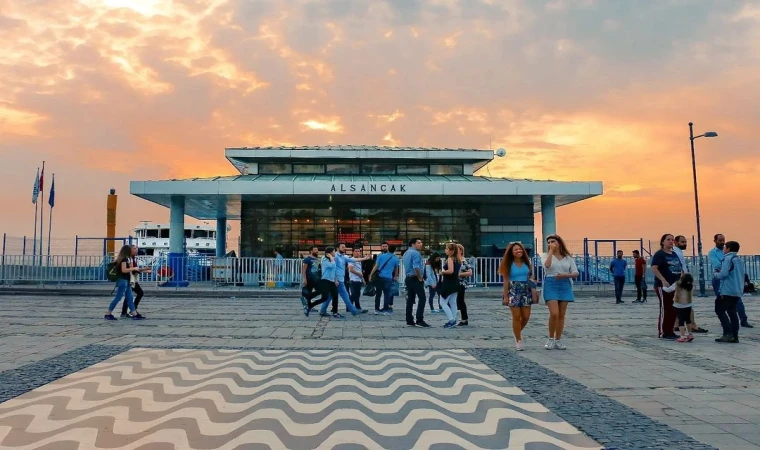 Alsancak Vapur İskelesi Valilik kararı ile kapatıldı