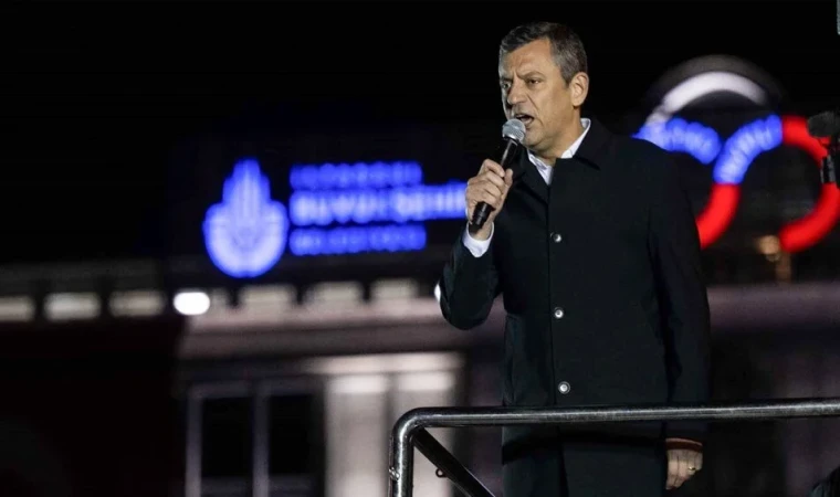 Özel'den Saraçhane'ye çağrı: Önümüze kanuna aykırı emirle set çeken bariyer çeken varsa yıkın geçin