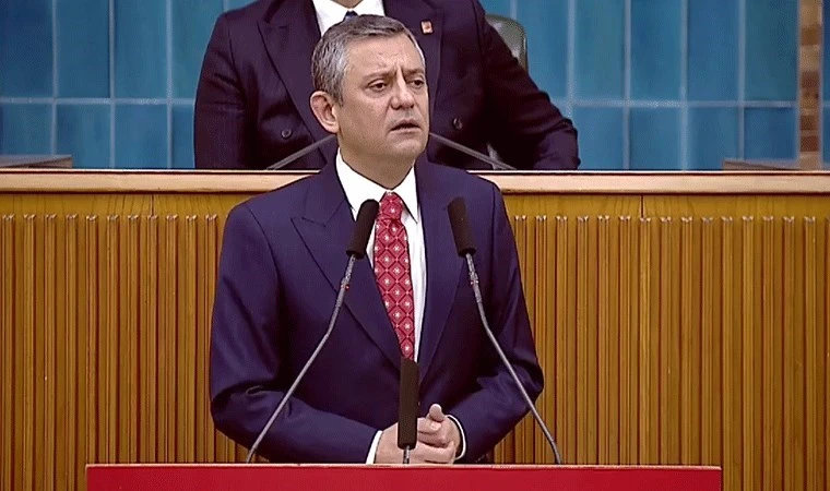 Özgür Özel kürsüden Erdoğan'a seslendi: 'Topunun cezasını gazinin partisi kendisi kesecektir!'