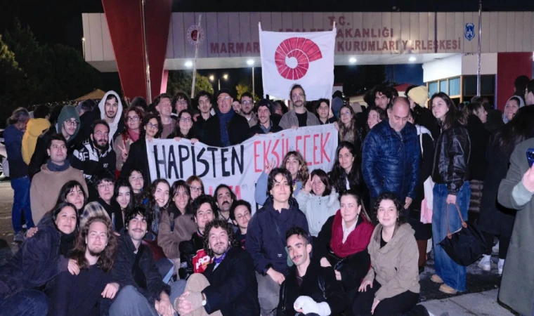 Silivri'de tahliye olan gençleri Mahmut Tanal kapıda karşıladı