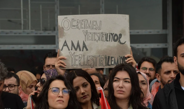 Bugün 24 Kasım öğretmenler günü... 22 yılda memurlar arasında en düşük zam öğretmenlere!