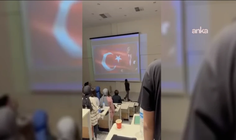 Konya’da, Atatürk’ü anma töreninde telefonla konuşan öğrenci disipline sevk edildi