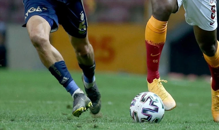 Süper Lig'de dev derbi: Galatasaray ve Fenerbahçe karşı karşıya