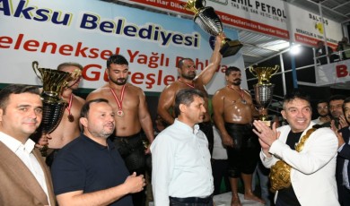 Antalya Aksu’da başpehlivan Mehmet Yeşil Yeşil oldu