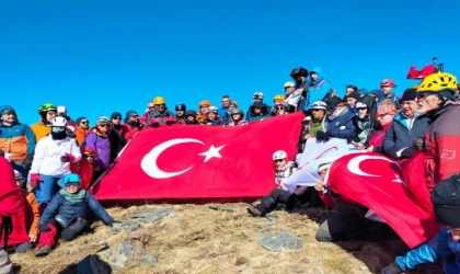 SARDOS üyeleri Çanakkale Şehitleri için Kazdağları’na tırmandı