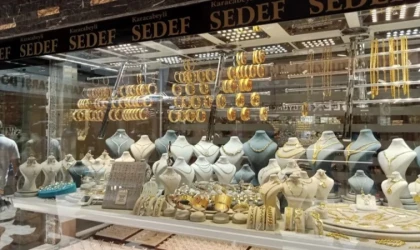 Altın yeni haftaya düşüşle başladı