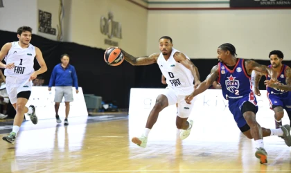 TOFAŞ parkeden son saniye üçlüğüyle mağlup ayrıldı