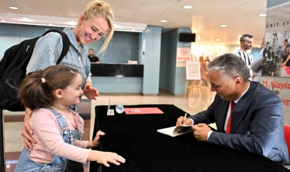 Başkan Uysal’dan yeni kitabına imza günü