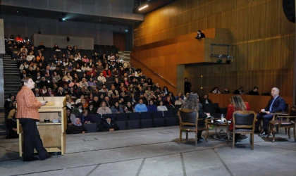 BERGAMA BELEDİYESİ'NDEN 25 KASIM'DA "KADINA ŞİDDETE HAYIR" SÖYLEŞİSİ