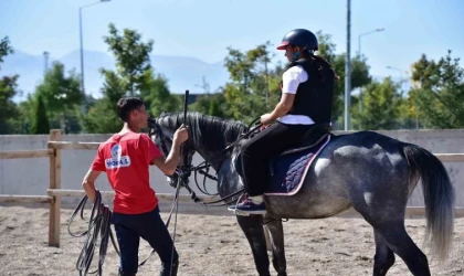 Kayseri Büyükşehir’den binicilik eğitimi