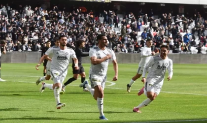 Altay evinde yine galip