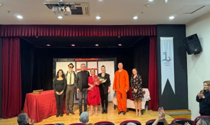 "Sırf Cinayet" tiyatro oyunu beğeni kazandı 