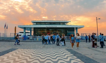 Alsancak Vapur İskelesi Valilik kararı ile kapatıldı