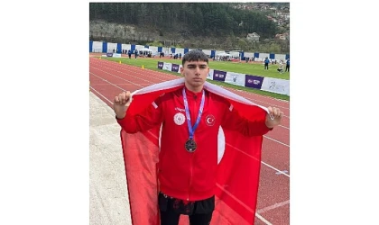 Esad Ayna dünya üçüncüsü