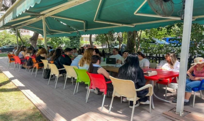 Bornova'da bağlar sevgiyle örüldü