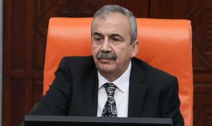 Sırrı Süreyya Önder vefat etti.