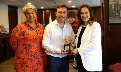 Karşıyaka Belediye Tiyatrosu’nda ödül gururu!