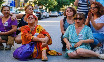 Kadınlar, öldürülen TBMM personeli Saliha Akkaş için yol kapatma eylemi yaptı