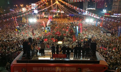 CHP'den Kadıköy'de Gövde Gösterisi