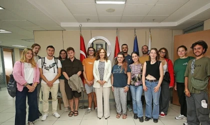 Karşıyakalı öğrencilere uluslararası eğitim desteği