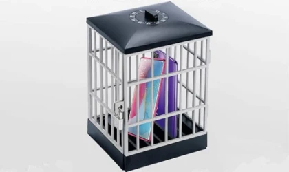 Gazeteciler serbest, telefonları gözaltında