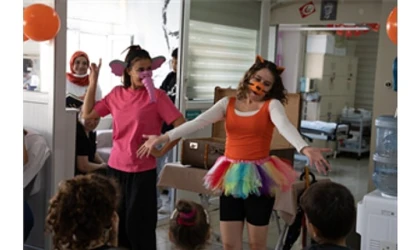 İzmir Şehir Tiyatroları’nın “Sanat İyileştirir” projesi sürüyor