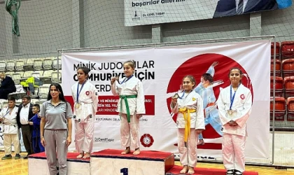 Konak’ın judo takımı ilk turnuvadan madalyalarla döndü