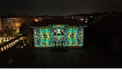 Konya Büyükşehir, Taş Bina’nın Tarihi Silüetinde Video Mapping Gösterisi Başlattı