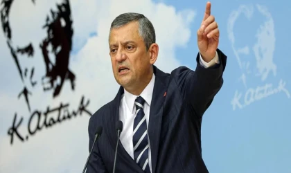 Özgür Özel, asgari ücret eylemindeki tutuklamaya tepki gösterdi: 'Gençler direnir ama asla teslim olmaz!'