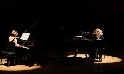 İki piyano, iki kültür: AASSM’de duygusal konser