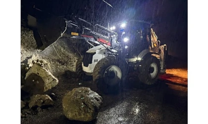 Kemer’de istinat duvarı çöktü