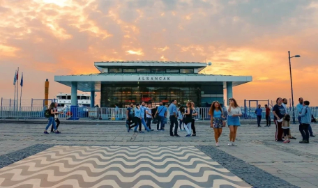 Alsancak Vapur İskelesi Valilik kararı ile kapatıldı