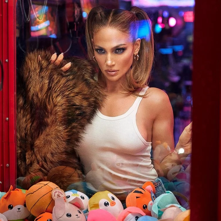 Jennifer Lopez kariyeri ve en güzel fotoğrafları ile Basın Gazetesi’nde