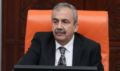 Sırrı Süreyya Önder vefat etti.