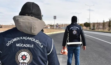 Tırın gizli bölmesinde 42 düzensiz göçmen yakalandı