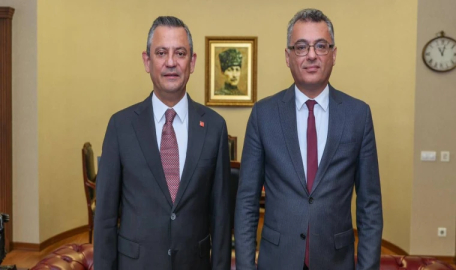 Özel Erhürman'ı tebrik etti