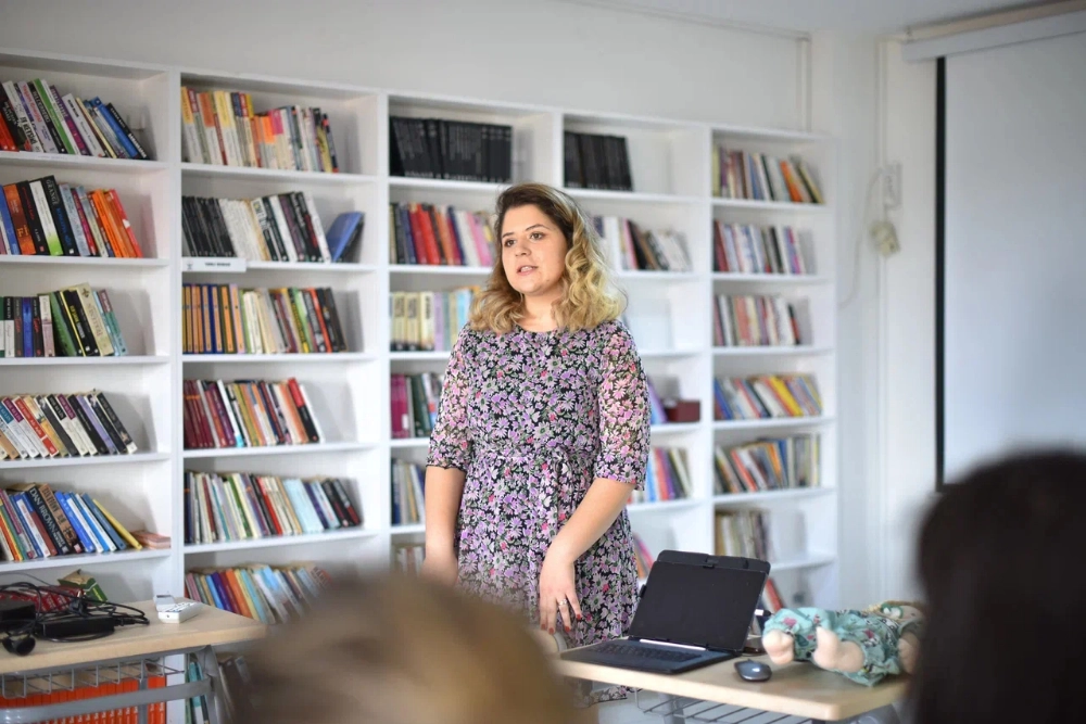 Çiğli Belediyesi’nden Girişimci Kadınlara Etsy Eğitimi