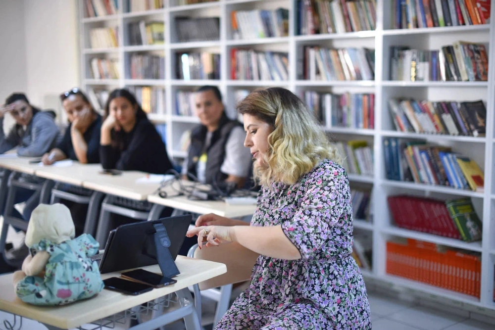 Çiğli Belediyesi’nden Girişimci Kadınlara Etsy Eğitimi