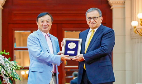 5G Teknolojisinin Mimarı Prof. Dr. Erdal Arıkan Huawei tarafından onurlandırıldı