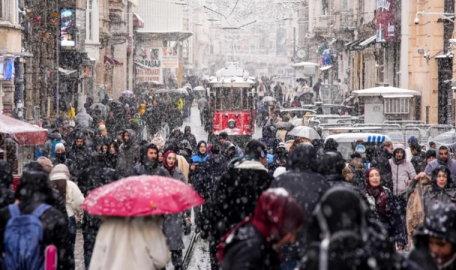 Hafta sonundan itibaren sıcaklıklar düşecek: Kar yağışı İstanbul'a geri dönüyor