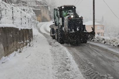 Trabzon Büyükşehir Ekipleri karla mücadeleyi sürdürüyor