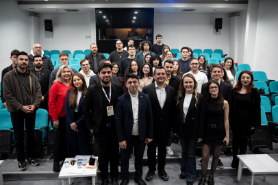 “Geleceğin Mimarı: Hibrit Kariyer Zirvesi Konak’ta düzenlendi”