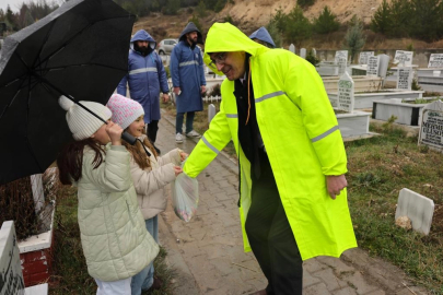 Kütahya'da mezarlıkların çiçekleri belediyeden