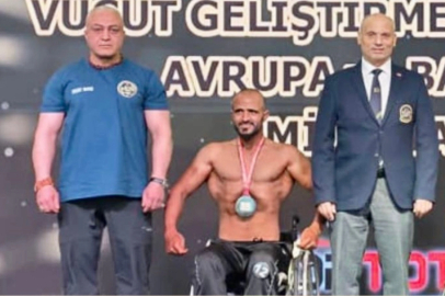 Ağrılı sporculardan madalya