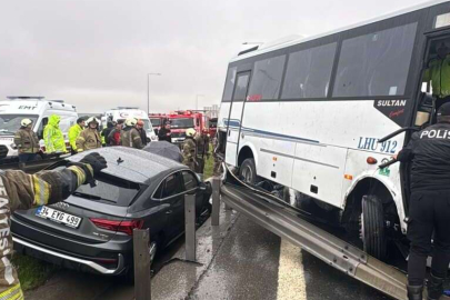 İstanbul’da polis servisi kazası: 1 şehit 16 yaralı